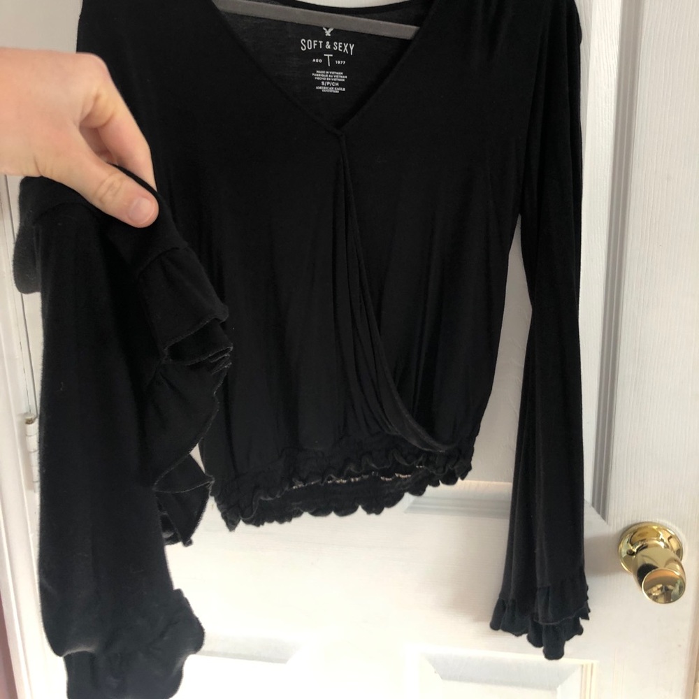 Flowy sleeves. Cross over top